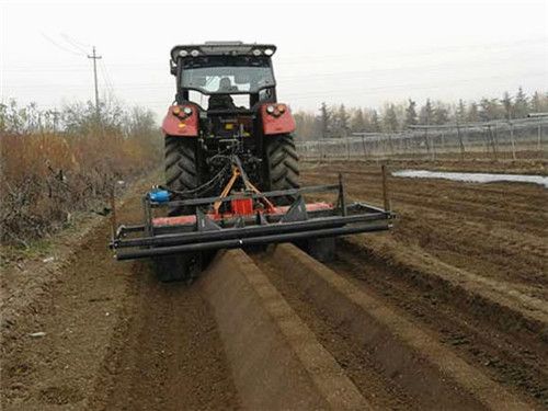 大型起壟機(jī)